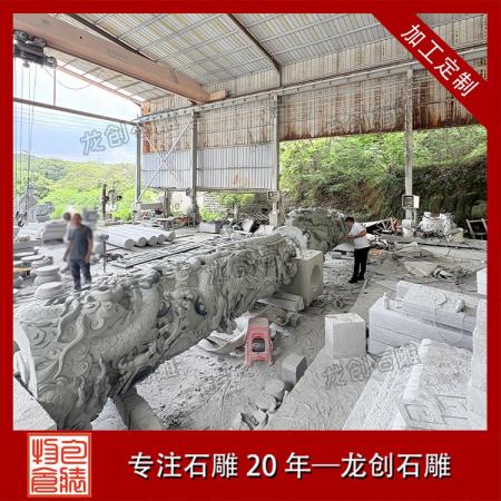 海外12米石雕龙柱案例分享